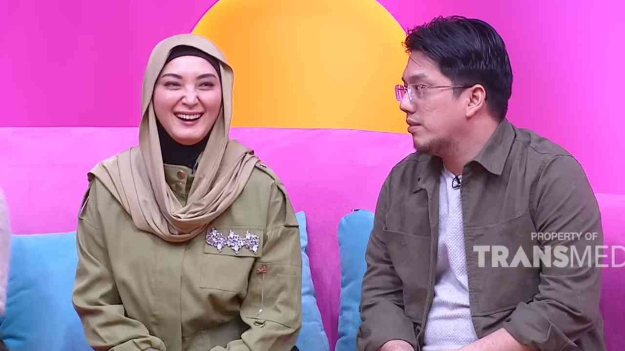 Sempat Nikah Siri, Kini Della Puspita Resmi Menikah dengan Arman Wosi