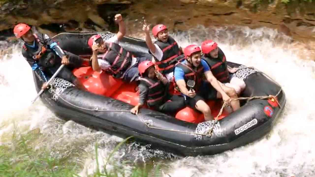 Keseruan Bermain Rafting di Situ Cileunca, Pengalengan, Bandung