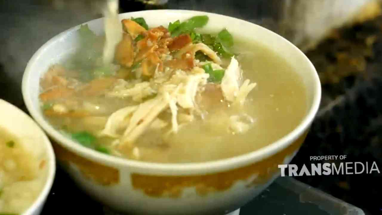 Soto Ayam Semarang Berkuah Segar dengan Suwiran Ayam Kampung